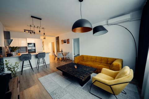 Communal lounge/ TV room, TV and multimedia, Living room, Seating area, Dining area, Evening entertainment