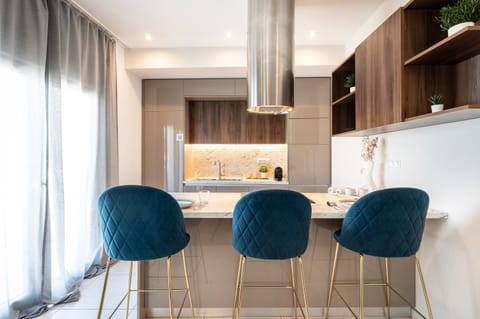 Kitchen or kitchenette, Seating area, Dining area