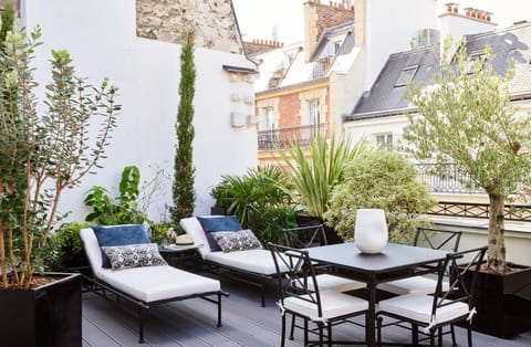 View (from property/room), Balcony/Terrace, Seating area, Dining area, Garden view