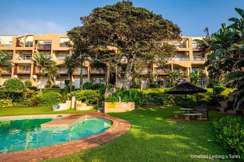 Property building, Garden, Pool view, Swimming pool