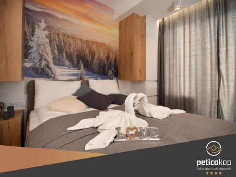 Bedroom, Text overlay