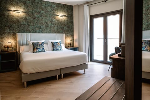 Bed, Photo of the whole room