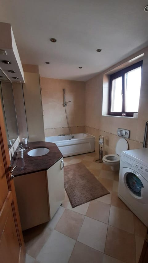 Massage, Bathroom, Spa and wellness centre/facilities