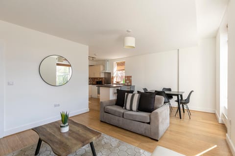Kitchen or kitchenette, Living room, Seating area, Dining area