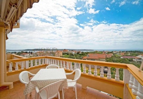 Balcony/Terrace, Seating area, Landmark view