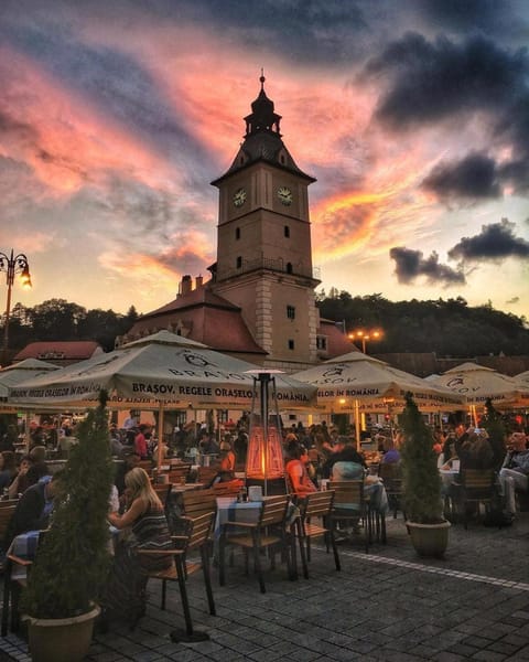 Restaurant/places to eat, Natural landscape, Food and drinks, Banquet/Function facilities, Food, Landmark view, Sunset