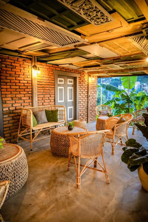 Lounge or bar, Seating area