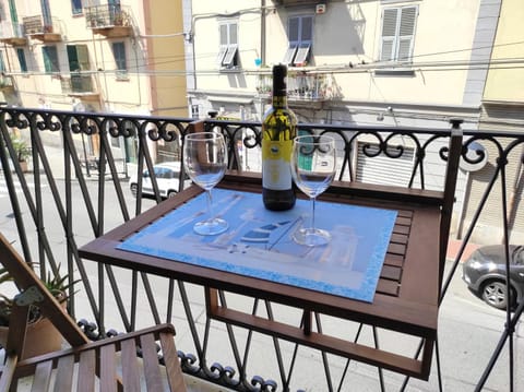 Balcony/Terrace, Drinks
