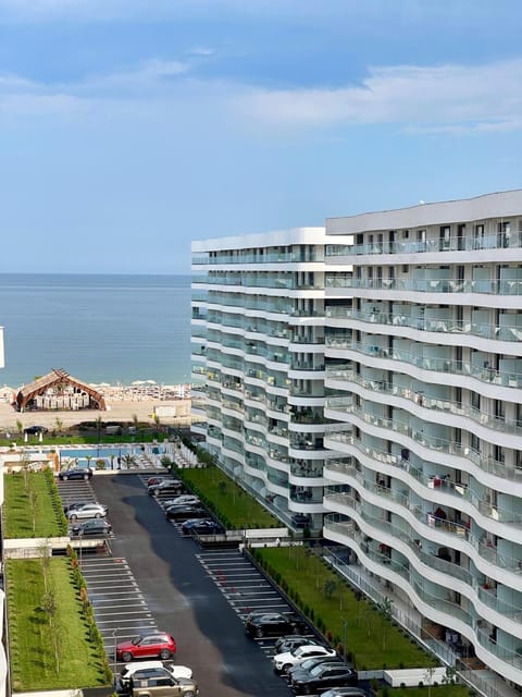 Property building, Natural landscape, Bird's eye view, Beach, Sea view, Swimming pool, Location, Parking