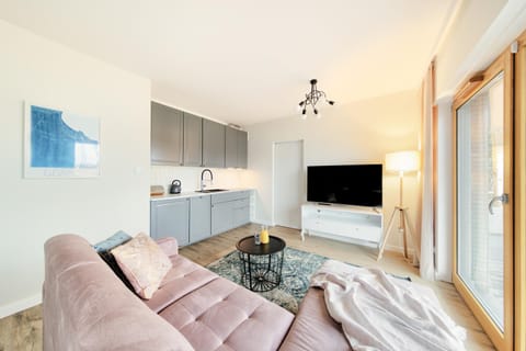 Communal lounge/ TV room, TV and multimedia, Living room, Seating area, Dining area