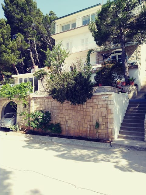 Property building, Facade/entrance