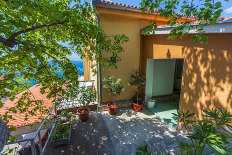 Patio, Facade/entrance
