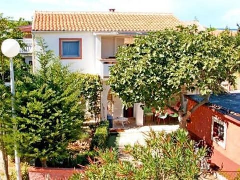Property building, Facade/entrance, Garden
