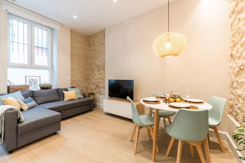 TV and multimedia, Living room, Seating area, Dining area