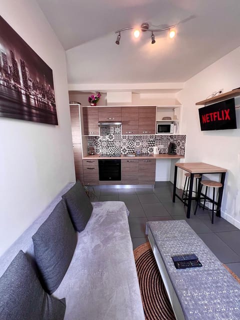 Logesty Home proche Paris et Metro Apartment in Pantin