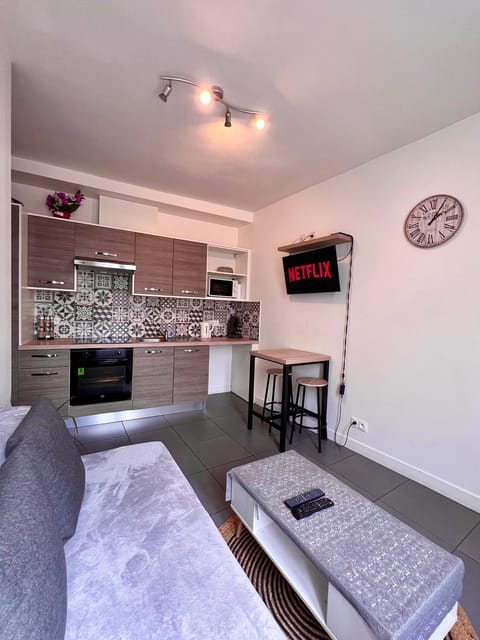 Logesty Home proche Paris et Metro Apartment in Pantin