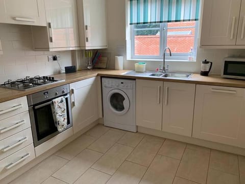 Cheerful 3 bedroom home close to beach and High St House in Sheringham