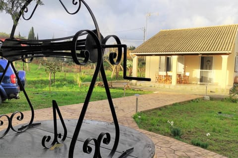 Property building, Facade/entrance, Garden, Garden view