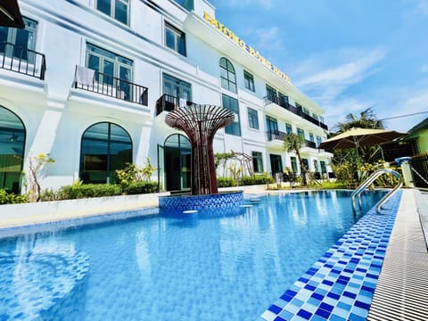 Property building, Swimming pool
