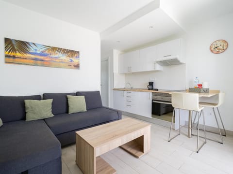 Kitchen or kitchenette, Living room, Dining area, pet friendly, stove