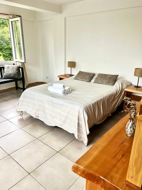 Photo of the whole room, Bedroom, City view, Quiet street view