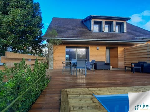 Property building, Patio, Swimming pool