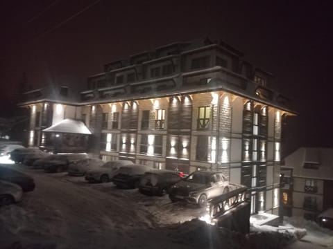 Apart Hotel & spa Zoned II, Kopaonik, apartman Lukač - special benifit Children up to 17 of age accompanied by two adutls staj for free! FREE PARKING! Apartment in Serbia