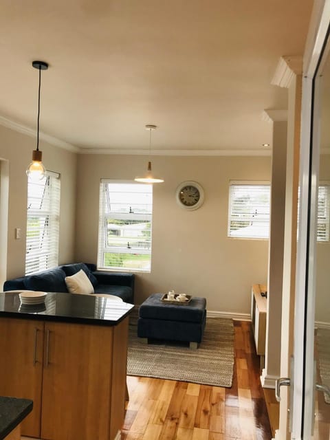 Facade/entrance, Lounge or bar, kitchen