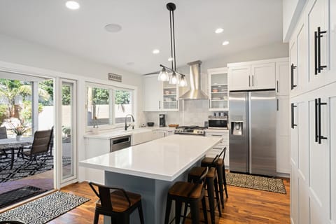 Single story remodeled home w AC great backyard quit location near beach w bikes House in Huntington Beach