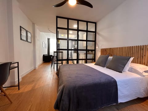 Bed, Photo of the whole room, Bedroom