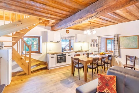 Kitchen or kitchenette, Dining area, kitchen