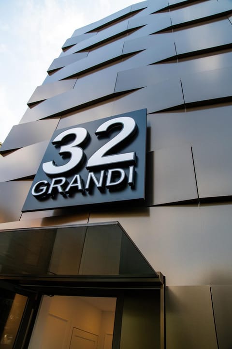 Property building, Facade/entrance, Property logo or sign