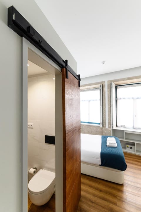 Toilet, Bed, Bathroom, Bedroom, towels
