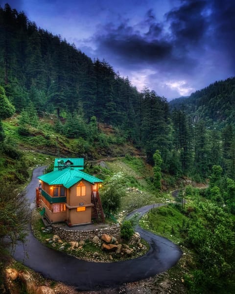 Property building, Nearby landmark, Natural landscape, Landmark view, Mountain view