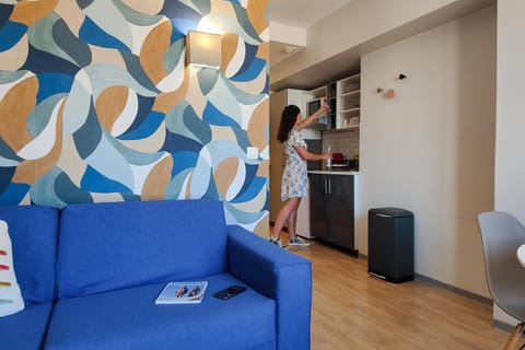Kitchen or kitchenette, Living room