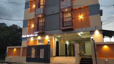 Facade/entrance