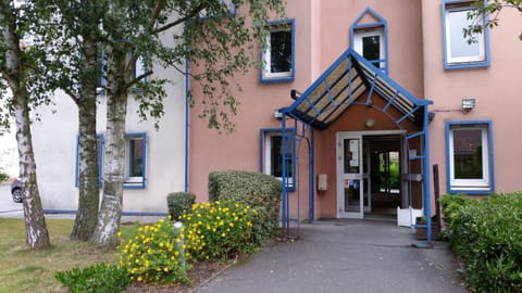 Facade/entrance, Day