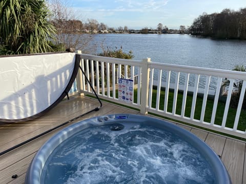 Patio, Natural landscape, Garden, Hot Tub, Lake view