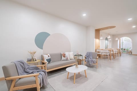 Living room, Seating area