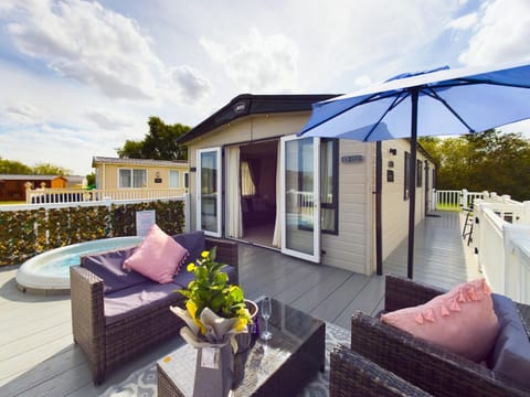 Property building, Patio, Day, Hot Tub, View (from property/room), Balcony/Terrace, Seating area