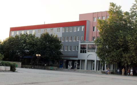 Facade/entrance, Area and facilities