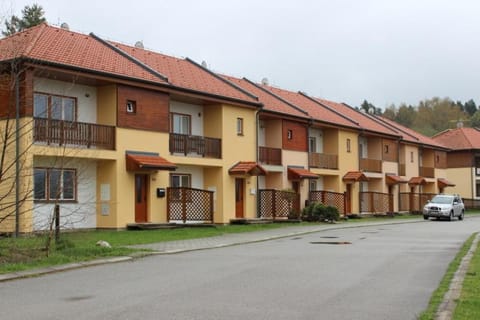 Property building, Day, Neighbourhood, Street view, Location, Parking