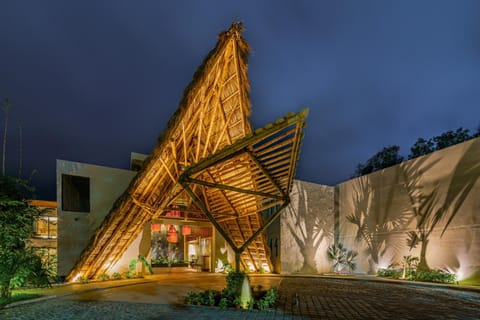 Facade/entrance