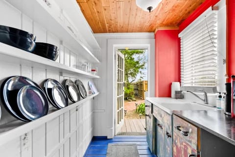 Marvelous Mermaid Bungalow, Dog-Friendly Downstairs Apt in Prime Vilano Beach Apartment in Vilano Beach