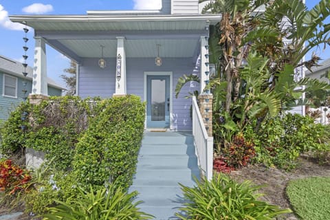 Heated Pool Costa Rica Style Sleeps 10 Steps to Sand, Dogs OK House in Vilano Beach