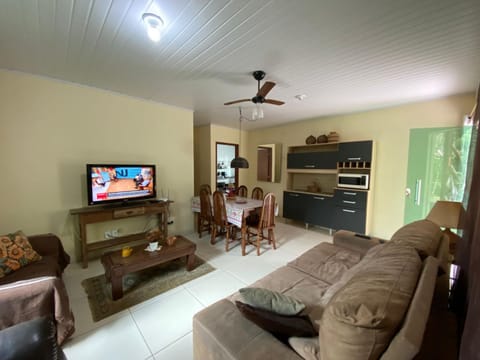 Communal lounge/ TV room, TV and multimedia, Living room, Seating area, Dining area, Evening entertainment, fireplace