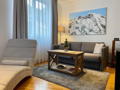 Living room, Lounge or bar, Seating area