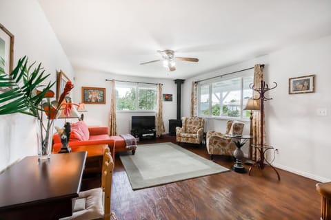 Volcano Cottage House in Volcano