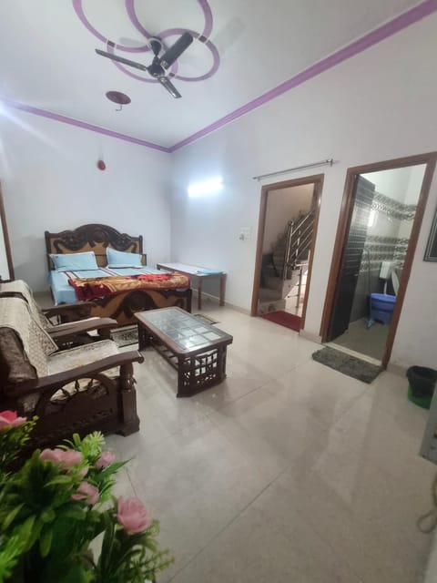 Bedroom, fireplace, hair dryier, air conditioner