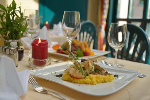 Restaurant/places to eat, Food and drinks, Food, Lunch, Dinner